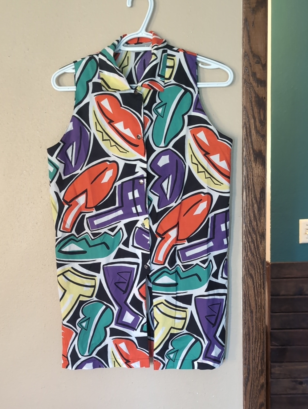 Intuitions Vintage Vibrant Abstract Sleeveless Blouse
